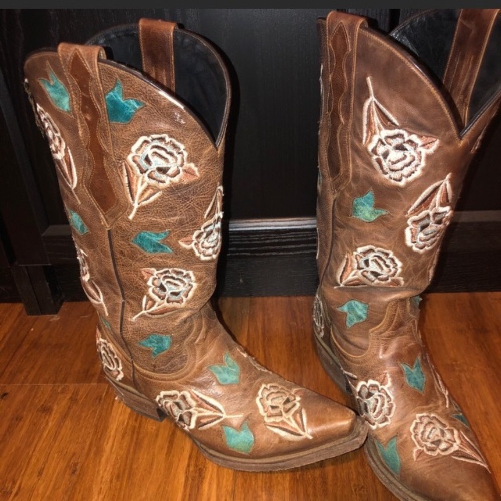 Black Star cowboy boots